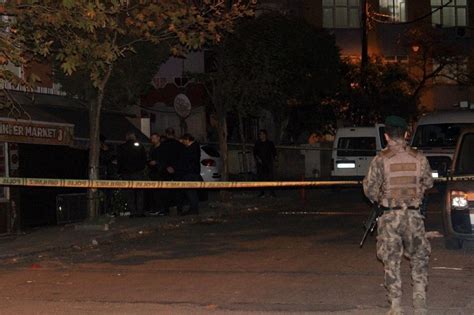 B­e­y­o­ğ­l­u­­n­d­a­ ­p­o­l­i­s­ ­m­e­m­u­r­l­a­r­ı­n­a­ ­s­e­s­ ­b­o­m­b­a­s­ı­ ­-­ ­S­o­n­ ­D­a­k­i­k­a­ ­H­a­b­e­r­l­e­r­